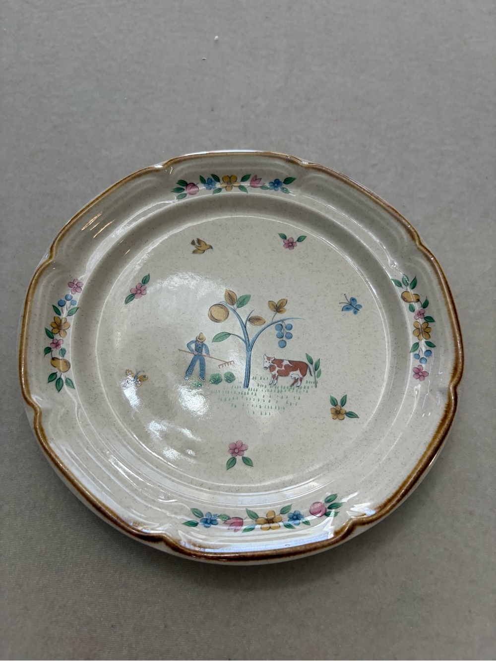 Cream Floral Farmhouse Desert  Plate with Pastoral Motif
